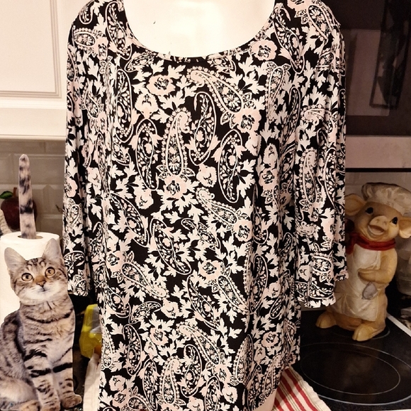 e Roz & Ali Black and Pink Stretch 3/4 Sleeve Plus Size Top 2X - Picture 1 of 4